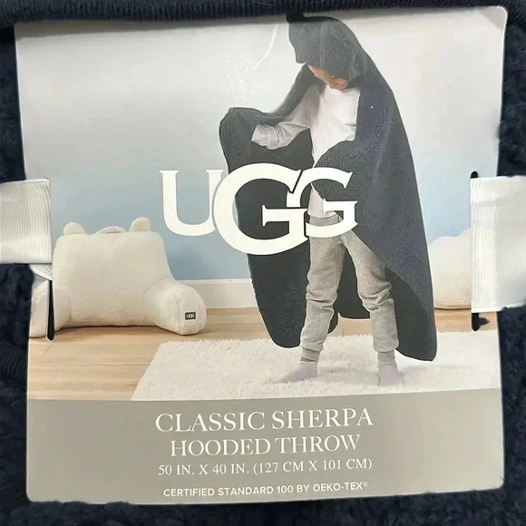 UGG Sherpa Hooded Throw - Picture 3 of 5